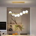 Lampadario a sospensione oro con 7 sfere bianche lampada orizzontale design moderno attacco G9