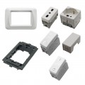 Frutti e Placche bianchi supporti 3 posti compatibili con Gewiss system