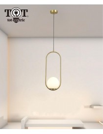 Lampadario a sospensione oro ovale in metallo con sfera in vetro bianco attacco E27 design moderno minimal